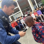 De politie op bezoek bij de kleuters