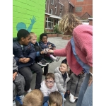 De politie op bezoek bij de kleuters