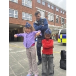 De politie op bezoek bij de kleuters