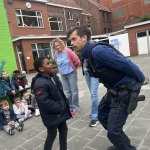 De politie op bezoek bij de kleuters
