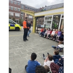 De politie op bezoek bij de kleuters
